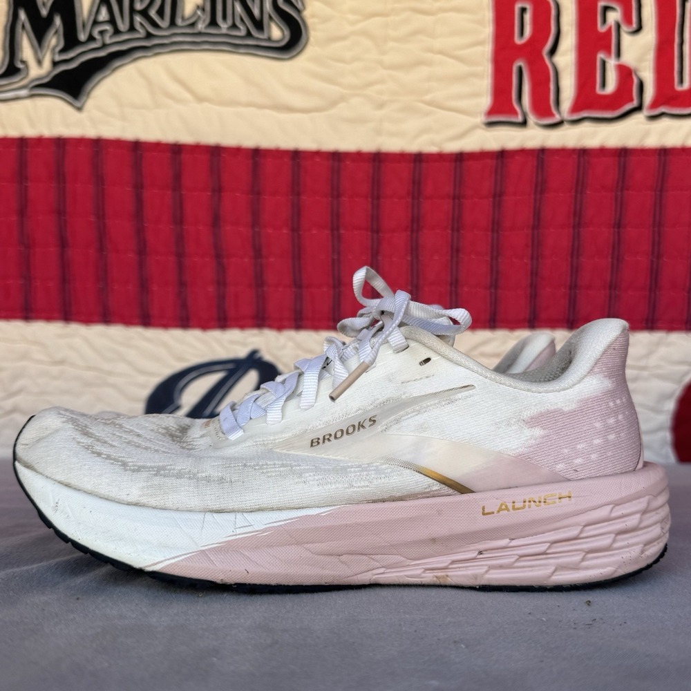 Size 8.5 - Brooks Launch 11 Womens White Pink‎ Gold Athletic Shoes Sneakers